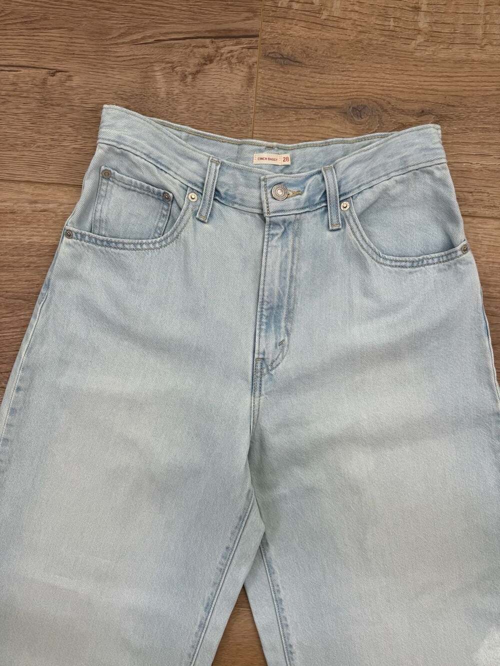 Levi’s Cinch Baggy Jeans Womens 28 High Rise Wide Leg Light Wash 100% Cotton - Picture 3 of 16